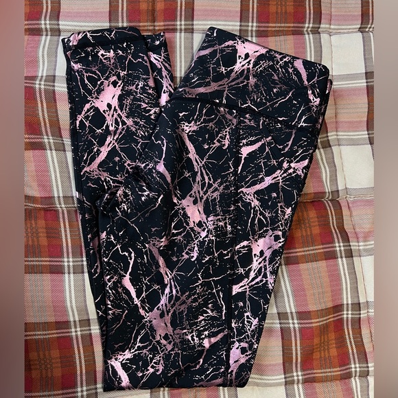 Pants - Curves and Combatboots Leggings